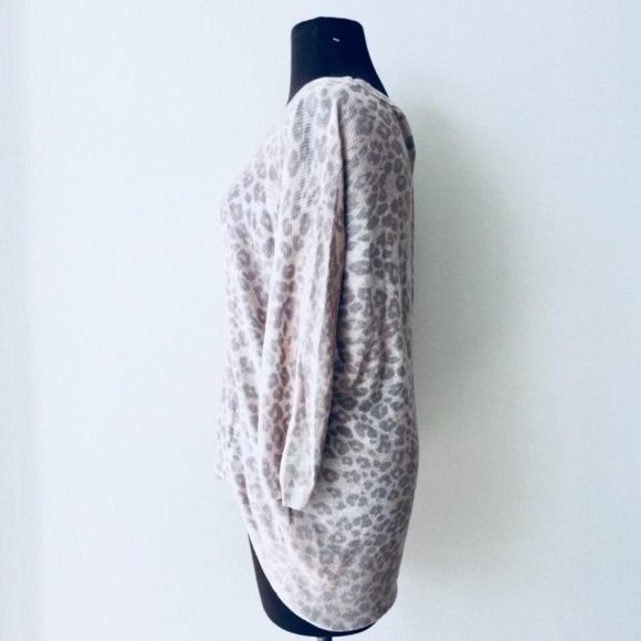 Anthropologie Wilfred Leopard Print Grey Cream High Low Sweater sz XS EUC - Picture 4 of 9